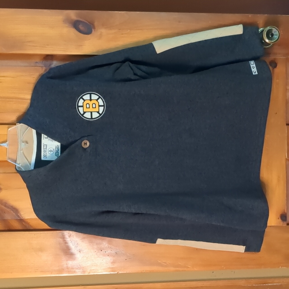 CCM* size L (unisex) sweater cross neck Boston Bruins elbow patch button front